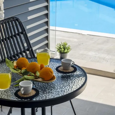 Oceanida Penelope Lyxury アパート ニキアナ