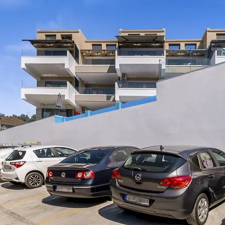 Oceanida Penelope Lyxury アパート ニキアナ