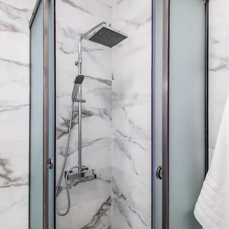 Oceanida Penelope Lyxury アパート